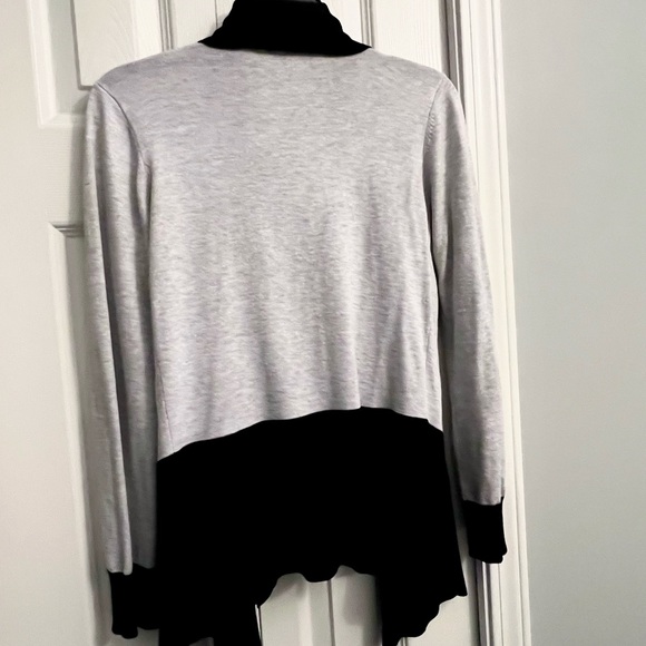 Stylish Black and Gray Women's Cardigan - Picture 3 of 8